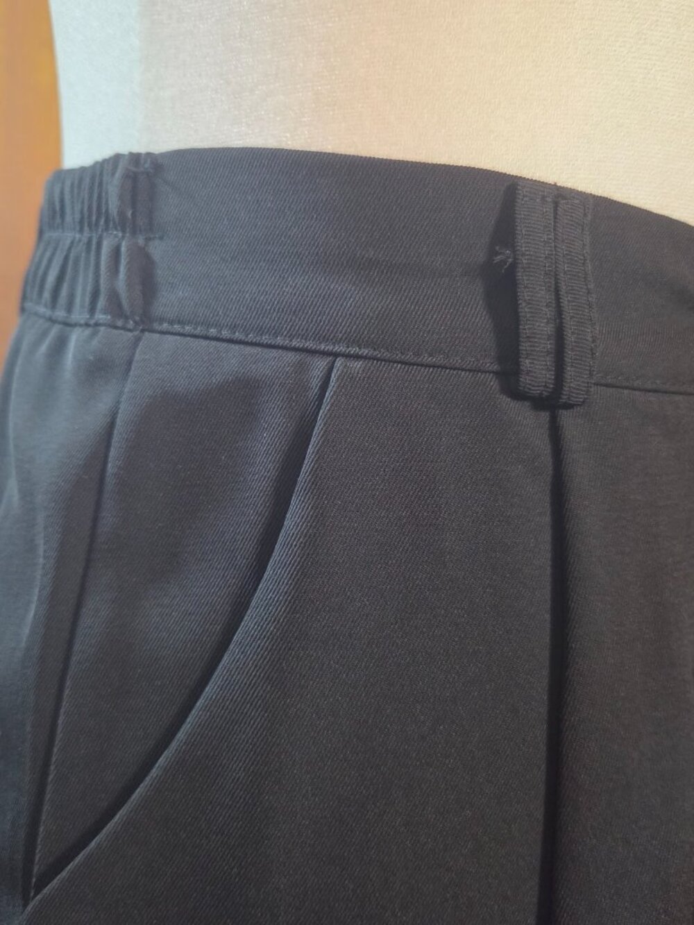 Black Pleated High Waist Elastic Back Shorts - Size S (160/68A) - Picture 3 of 5